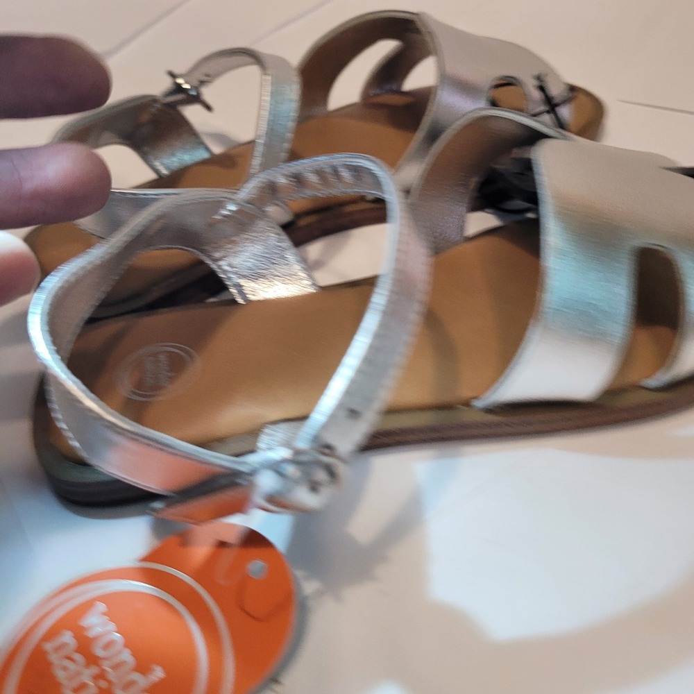 Wonder Nation Girls' US Size 2 Silver Metallic Ankle Strap Flat Sandals New Tags